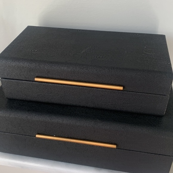 Set of two MCM storage‎ boxes black gold textured - Picture 4 of 5